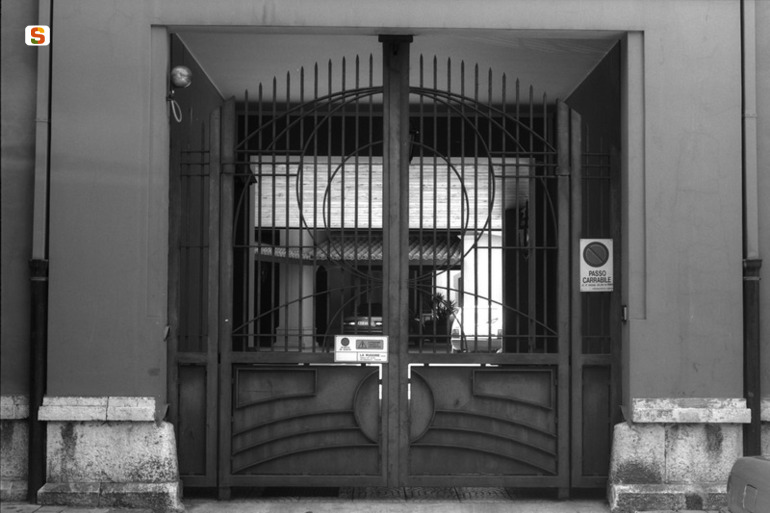 soggetto assente (cancello) (sec. XX)