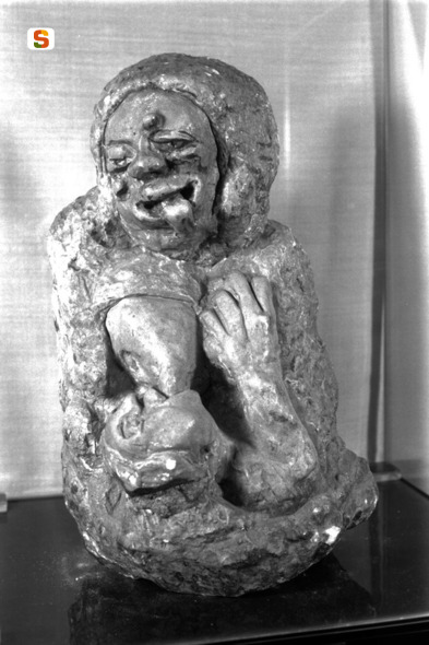 Maternità, figura femminile (statuetta) di Mura Raffaele (sec. XX)