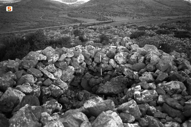 Nuraghe Case Munserrau (nuraghe a tholos) - Villaperuccio (CI)  (secc. XV-X a.C.)