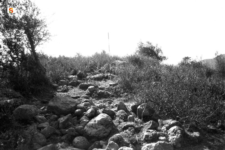 Nuraghe Is Mattas (nuraghe) - Villaperuccio (CI)  (secc. XVI-X a.C.)