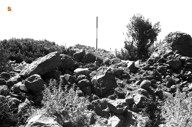 Nuraghe Conchileddu (nuraghe) - Villaperuccio (CI)  (secc. XVI-X a.C.)