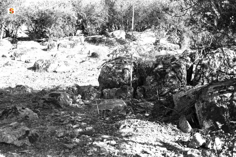 Nuraghe Is Melonis (nuraghe) - Villaperuccio (CI)  (secc. XVI-X a.C.)