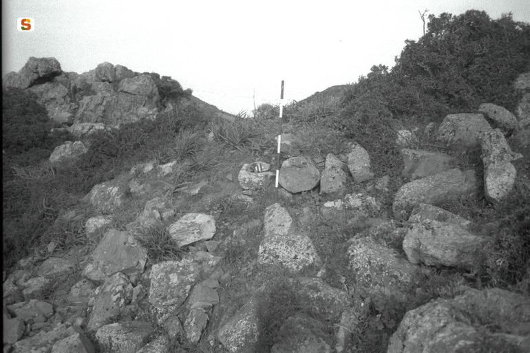 Nuraghe Corongiu Acca (nuraghe) - Villamassargia (CI)  (secc. XVI-X a.C.)