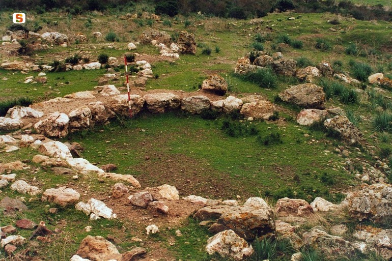 Capanna III Sa Domu 'e S'Orku (capanna) - Domusnovas (CI)  (secc. XIV-X a.C.)