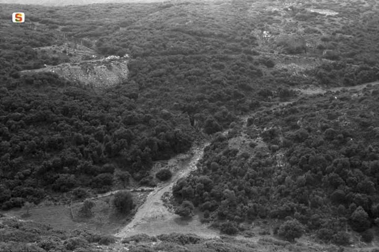 Punta Is Pilus NA23 (area ad uso funerario) - Narcao (CI)  (millenni III-II a.C.)