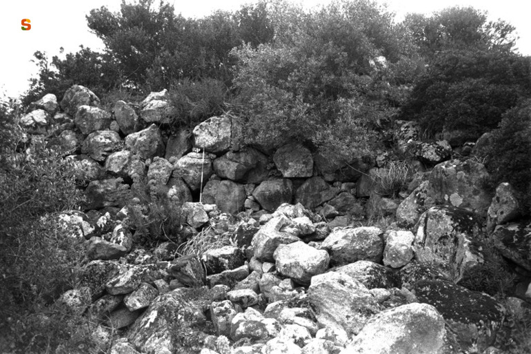 Nuraghe Sèssini VI26/ PE22 (struttura di fortificazione) - Villaperuccio (CI)  (secc. XV-X a.C.)