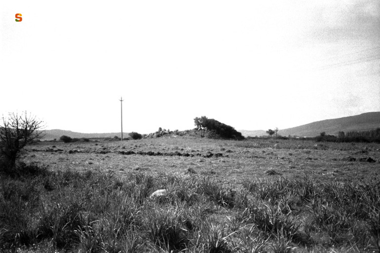 Nuraghe Is Pireddas VI33 (struttura di fortificazione) - Villaperuccio (CI)  (secc. XVI-X a.C.)