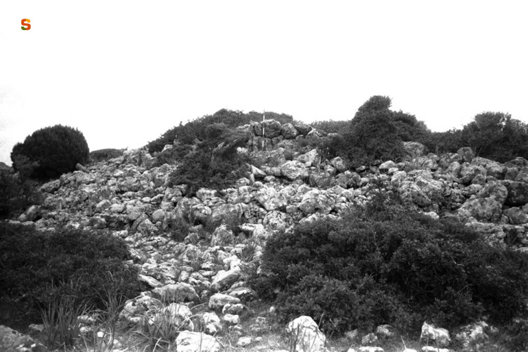 Serra sa Perda VI42 (struttura di fortificazione) - Villaperuccio (CI)  (secc. XV-X a.C.)