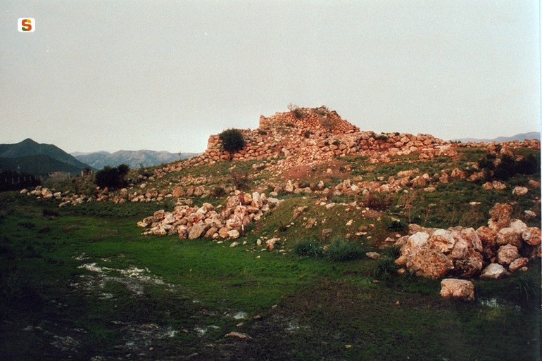Nuraghe Dom'e s'Orcu DU2 (insediamento) - Domusnovas (CI)  (secc. XVI-IX a.C./ III a.C.-V d.C. (?))