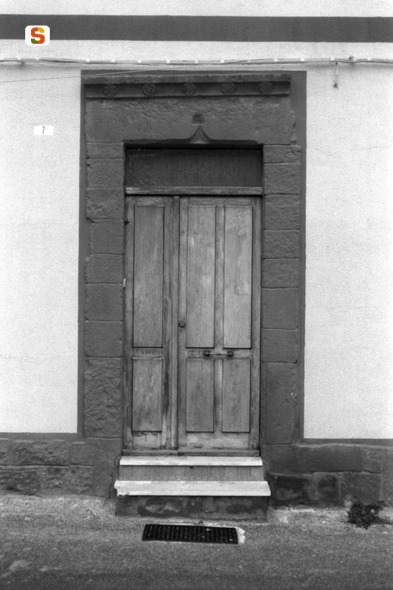 motivo decorativo a rosette (portale) (secc. XVI - XVII)