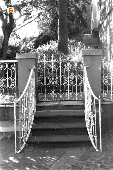 soggetto assente (cancello) (sec. XX)
