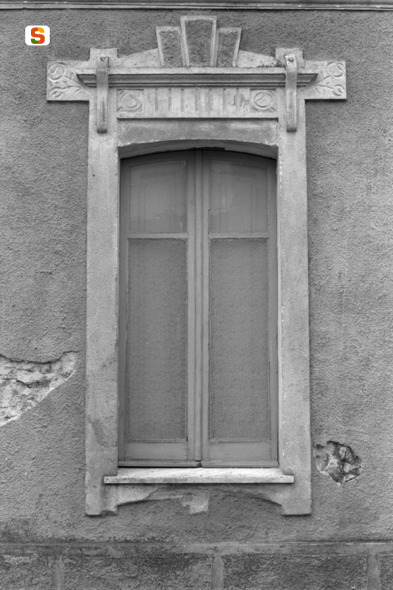 motivi decorativi floreali (mostra di finestra) (sec. XX)