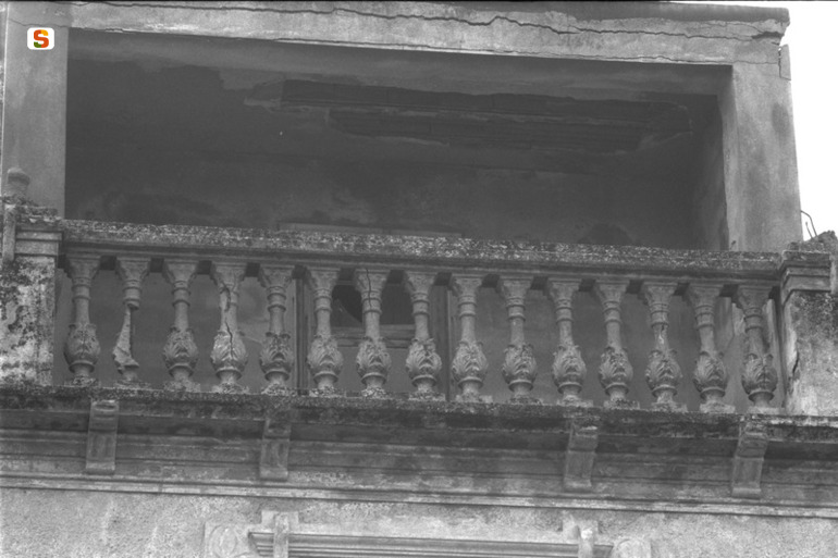 motivi decorativi vegetali (parapetto) (sec. XX)