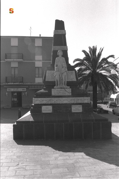 figure (monumento ai caduti) (sec. XX)