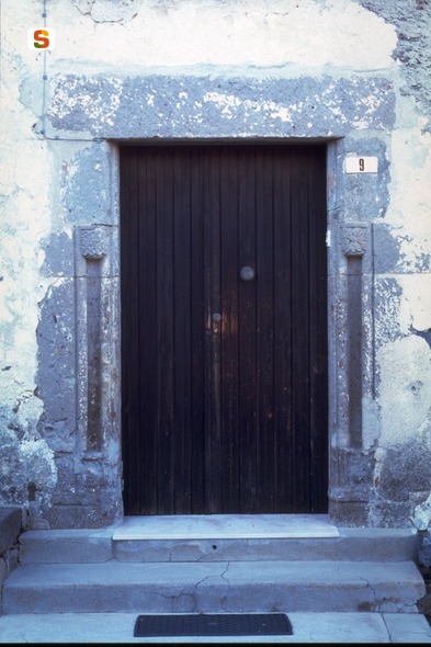 motivi decorativi fitomorfi (portale) (sec. XVII)