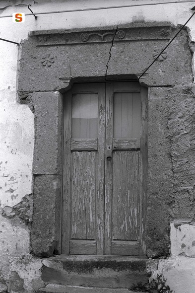 motivo decorativo a rosette (architrave) (secc. XVI - XVII)