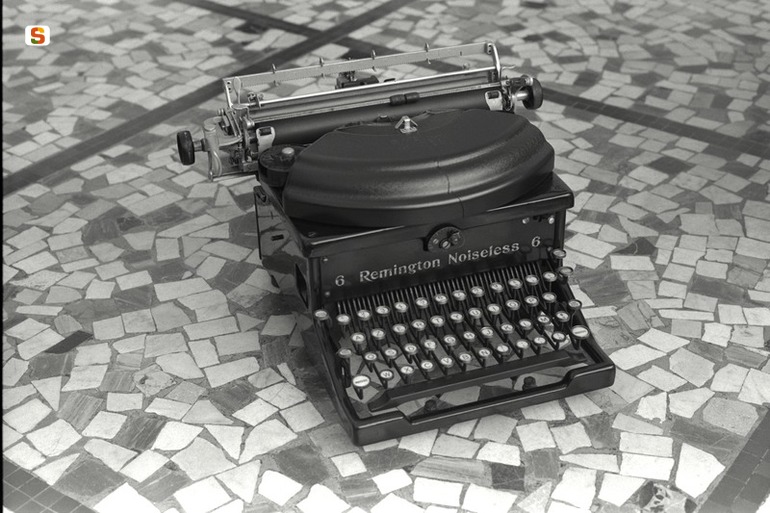 soggetto assente (macchina per scrivere) (sec. XX)