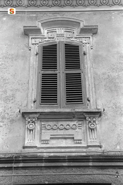 motivi decorativi floreali// motivi decorativi geometrici (mostra di finestra) (sec. XX)