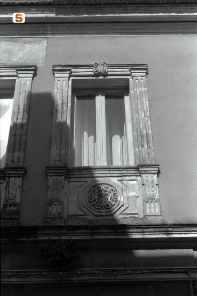 motivi decorativi vegetali (mostra di finestra) (sec. XIX)
