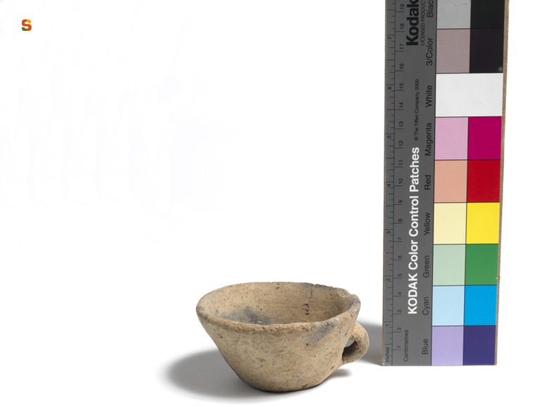 scodella troncoconica con ansa verticale - cultura nuragica (secc. XVII-XIV a.C.)