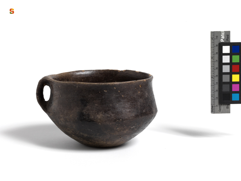 tazza carenata - cultura nuragica (secc. XV-XIV a.C.)
