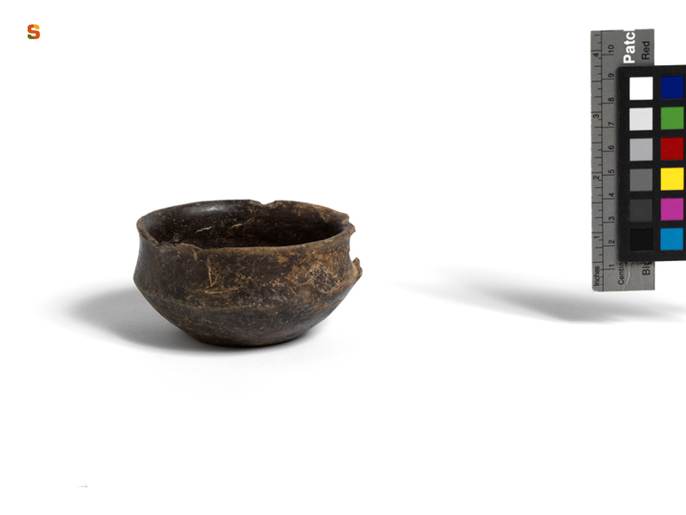 tazza carenata - cultura nuragica (secc. XV-XIV a.C.)