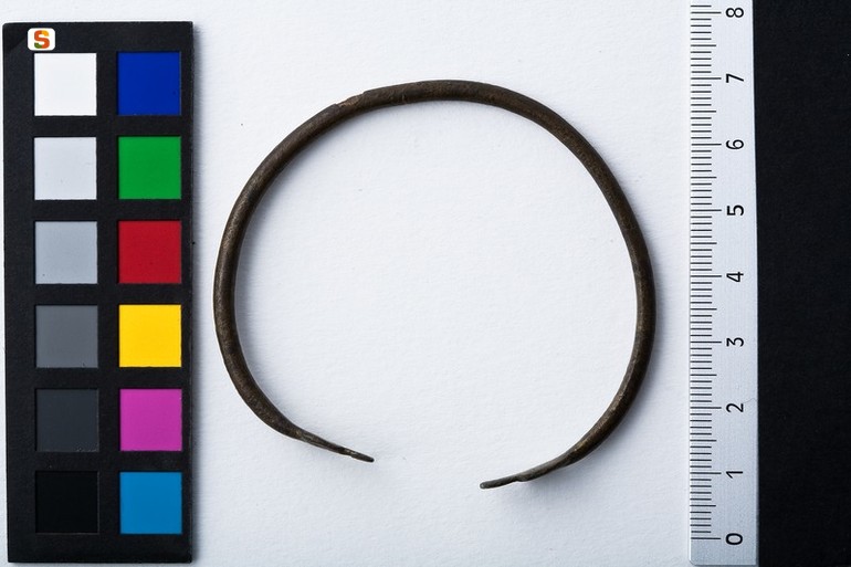 bracciale a due teste di serpente - ambito bizantino (sec. VII d.C.)