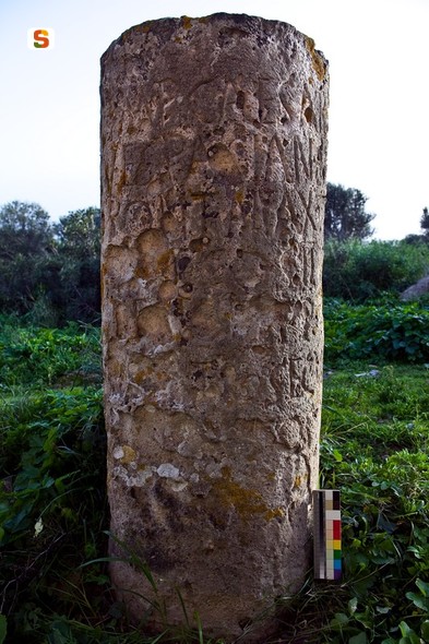 cippo miliario con iscrizione - cultura romana (sec. I d.C.)