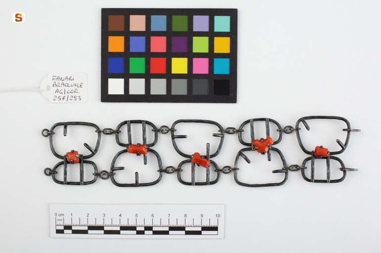 motivi decorativi geometrici (bracciale) di Contini Aldo// Fanari Vincenzo (sec. XX)