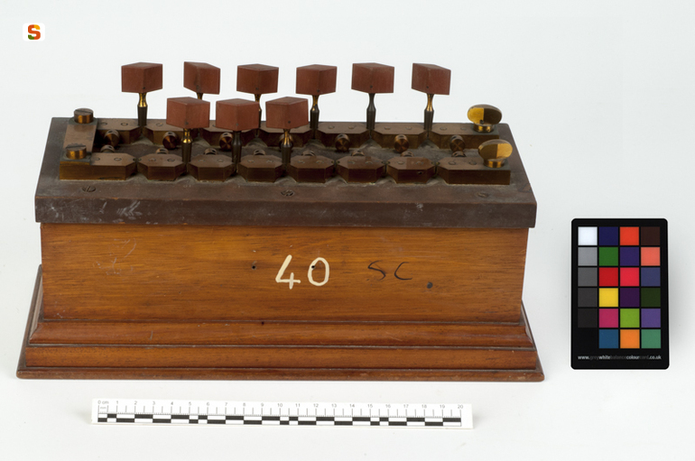 cassetta di resistenze, a 13 spine (sec. XX)