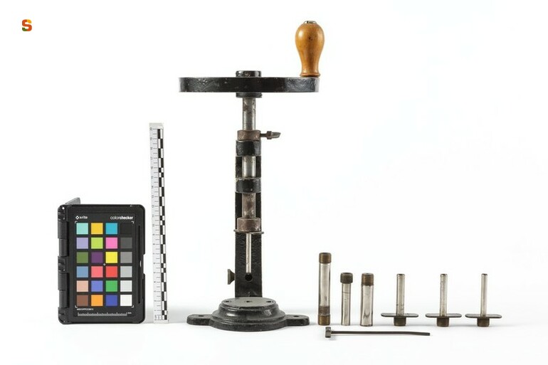 foratappi, centrato (sec. XX)