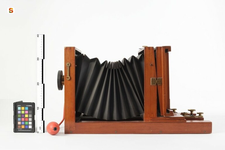 apparecchio fotografico, da studio, a soffietto, a lastre (sec. XX)