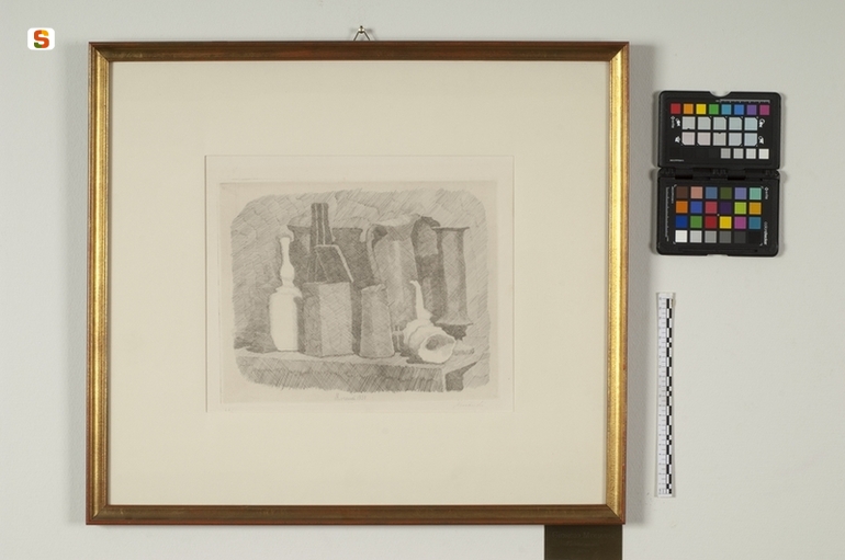 natura morta di oggetti vari (stampa) di Morandi Giorgio// Morandi Giorgio// Morandi Giorgio (sec. XX)