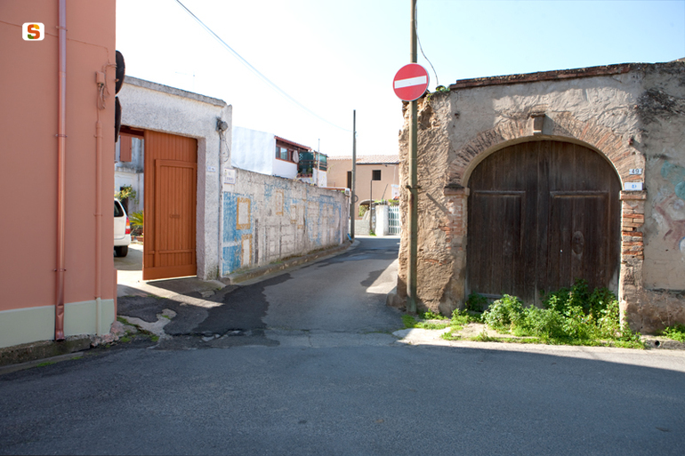 soggetto assente (murale) di Marongiu Ilaria (sec. XXI)