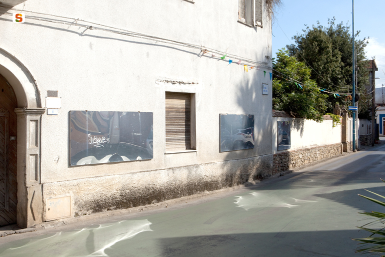 soggetto assente (installazione ambientale) di Sciola Pinuccio (sec. XXI)