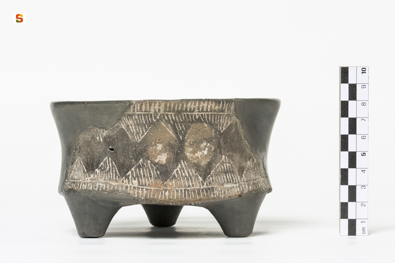 pisside - ambito neolitico-eneolitico Ozieri (V-IV millennio BC cal)