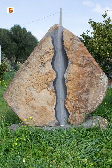 soggetto assente (scultura) di Sciola Pinuccio (secc. XX/ XXI)