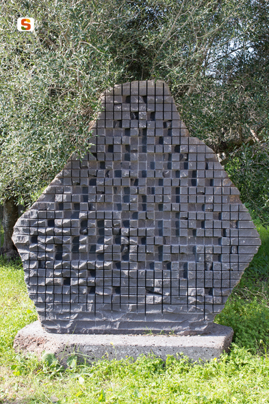 soggetto assente (scultura) di Sciola Pinuccio (secc. XX/ XXI)