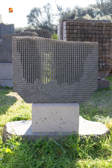 soggetto assente (scultura) di Sciola Pinuccio (secc. XX/ XXI)