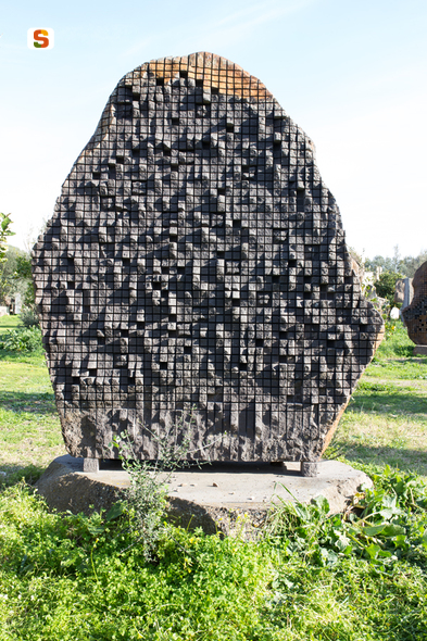 soggetto assente (scultura) di Sciola Pinuccio (secc. XX/ XXI)