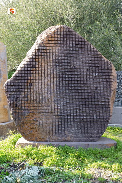 soggetto assente (scultura) di Sciola Pinuccio (secc. XX/ XXI)