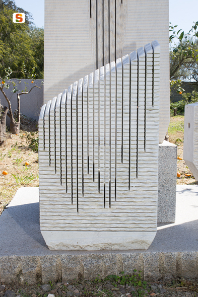 soggetto assente (scultura) di Sciola Pinuccio (secc. XX/ XXI)