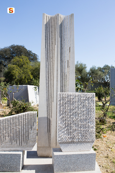 soggetto assente (scultura) di Sciola Pinuccio (secc. XX/ XXI)