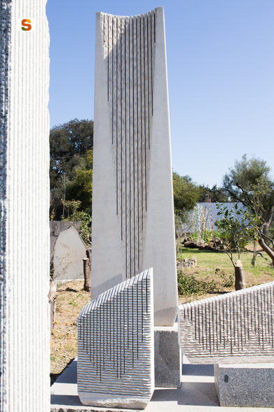 soggetto assente (scultura) di Sciola Pinuccio (secc. XX/ XXI)