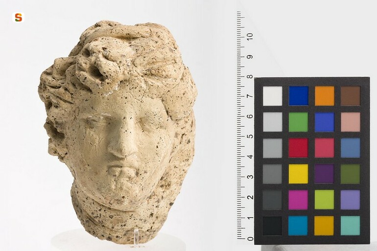 testa femminile - cultura fenicio-punica (secc. IV-III a.C.)